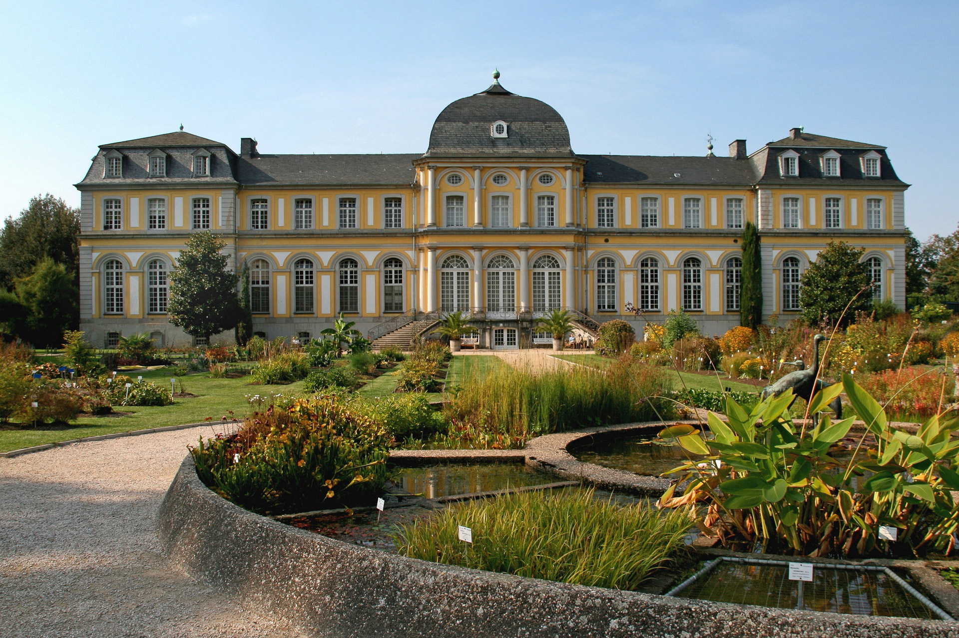 Poppelsdorfer_Schloss_mit_Kranichbecken_U.Sobick.jpg